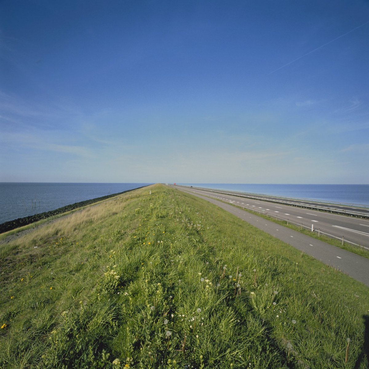 afsluitdijk